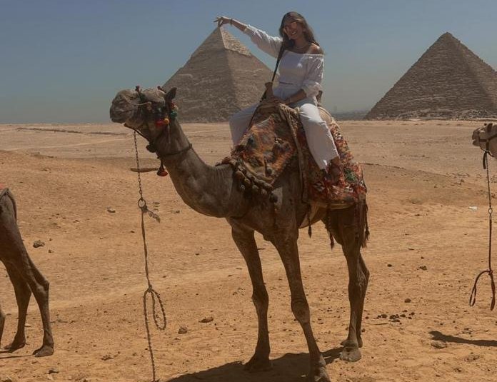 🇪🇬 - Rosa Corro